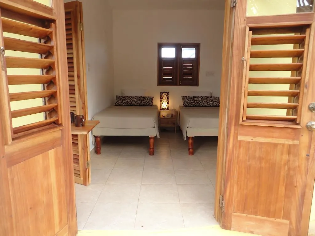 KuDehya Guesthouse Treasure Beach