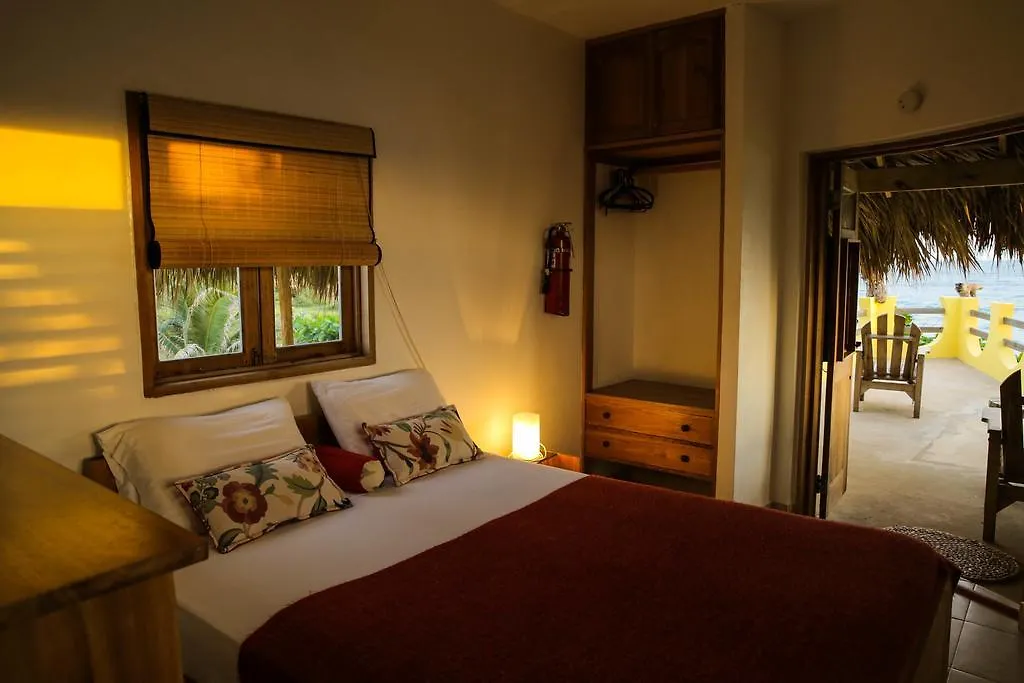 KuDehya Guesthouse Treasure Beach Gæstehus